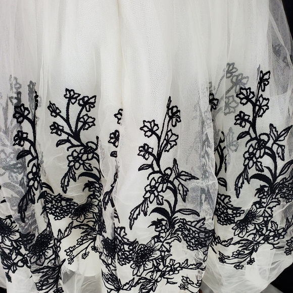 NWT Chi Chi London White Dress with Black Embroidery Fairy Glinda Princess Ball - Picture 13 of 17
